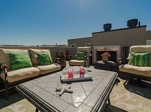 3rd image of 1043 Sunset Dr