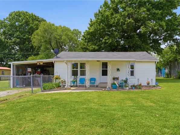3132 N Oak St, Springdale, AR 72764