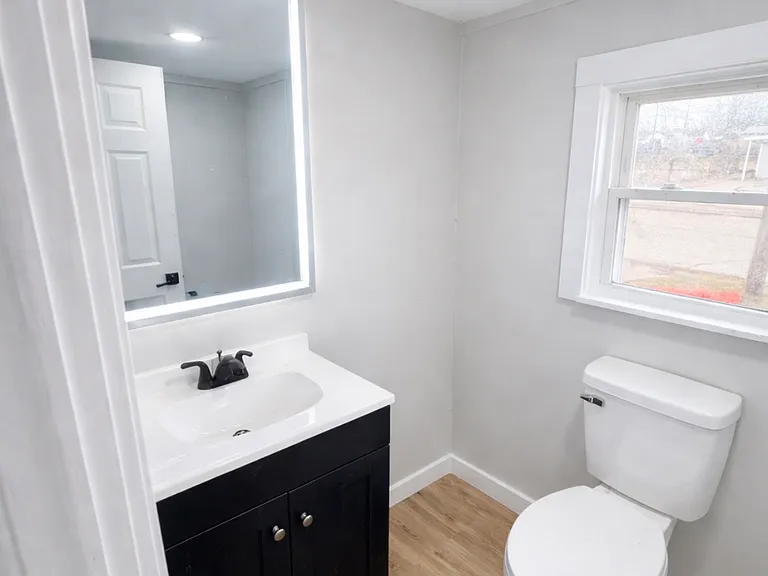 1135 N Bell St — Photo 7