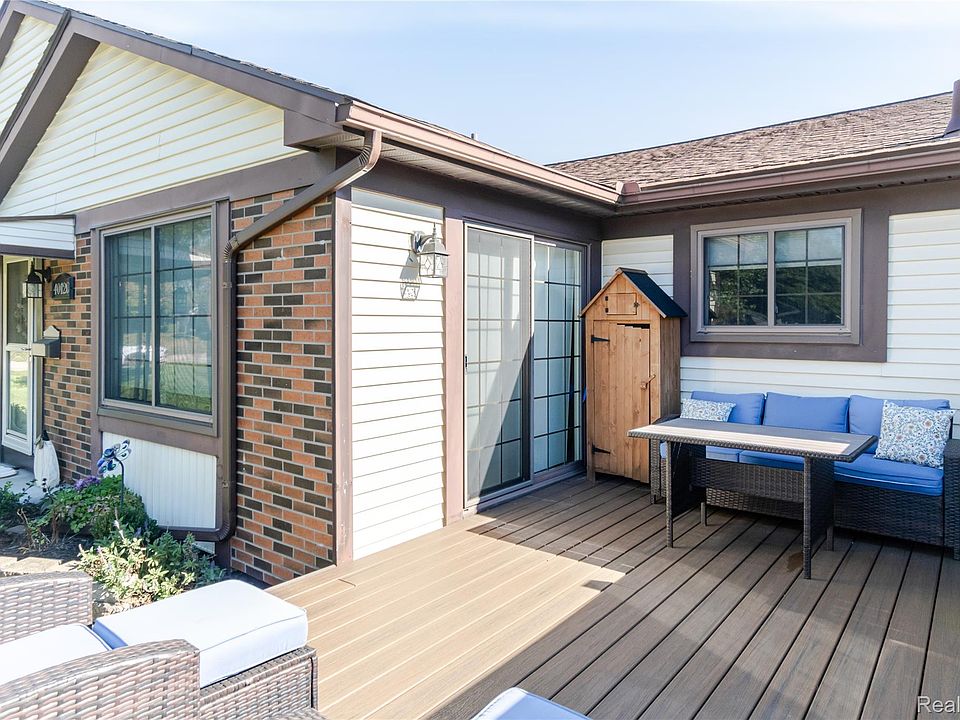 40120 Newport Dr #7, photo 6