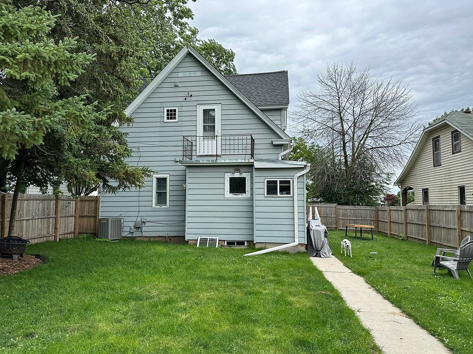 3 bed, 1405 sqft, $2,000 — Photo 2