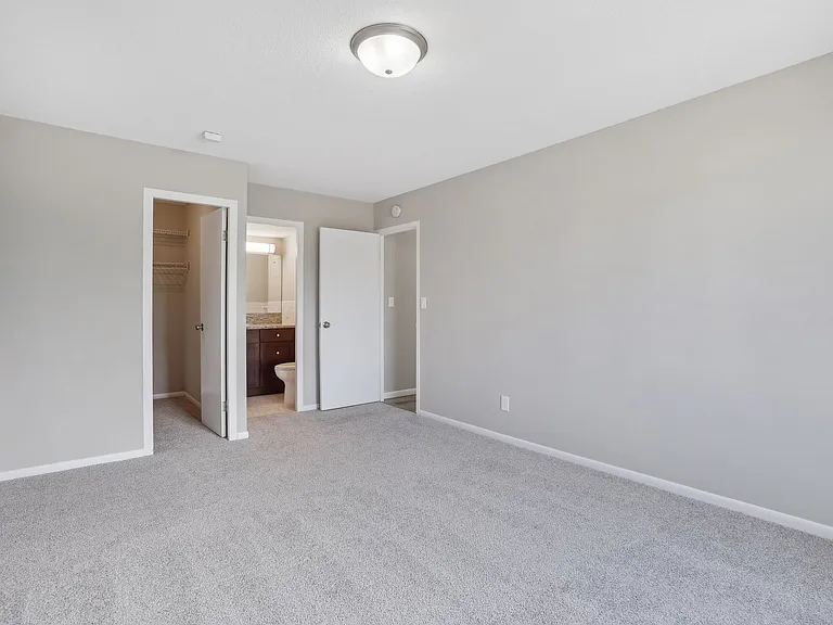 Interlachen Court — Photo 16