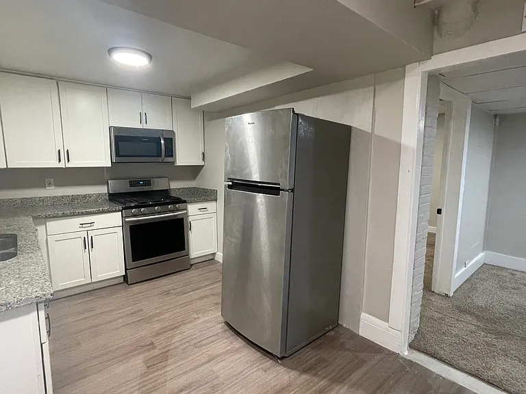2144 N Vine St #BASEMENT — Photo 2