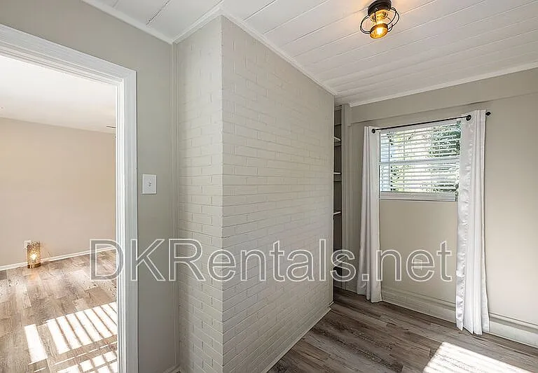 2874 Blount St — Photo 14