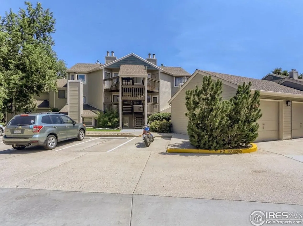 2 bed, 859 sqft, $2,300 — Photo 2
