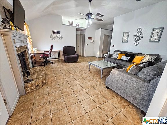 3rd image of 3605 Christie Dr