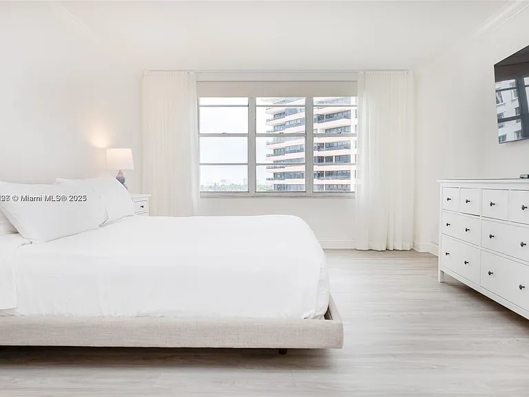 5161 Collins Ave #812 — Photo 18