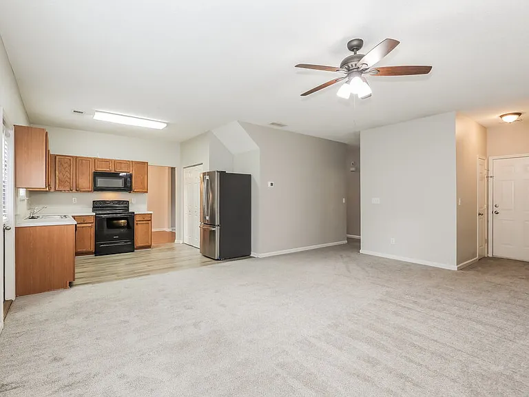 1607 Thornwick Trce — Photo 7