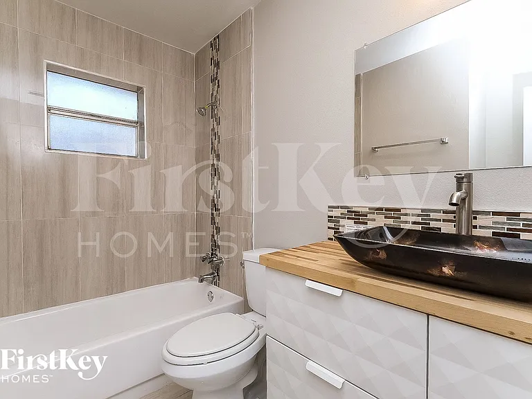 1418 Stonehaven Way — Photo 13