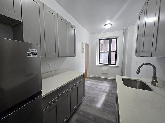 5th image of 45 E Mosholu Pkwy N APT 1D