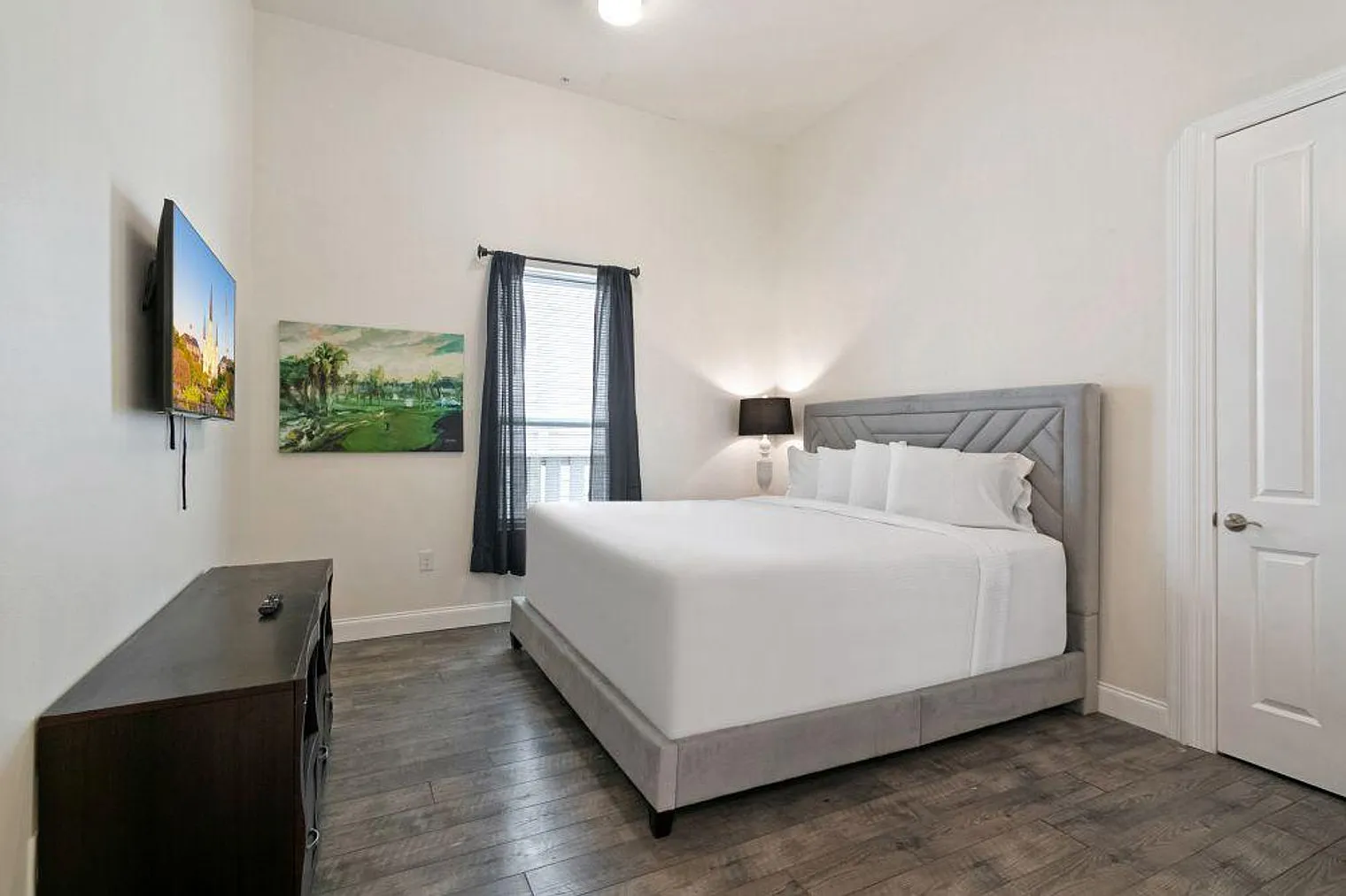 3 bed, 2.0 bath, 1399 sqft, $8,308 — Photo 4