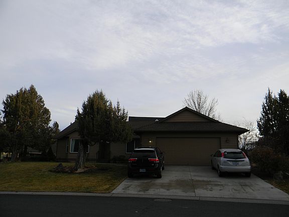 2nd image of 3576 SW Hillcrest Dr