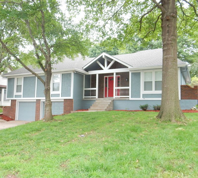 1st image of 1009 NW Timber Oak Dr