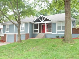 1009 NW Timber Oak Dr, Blue Springs, MO 64015