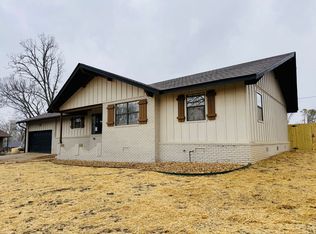 1304 NW 10th St, Bentonville, AR 72712