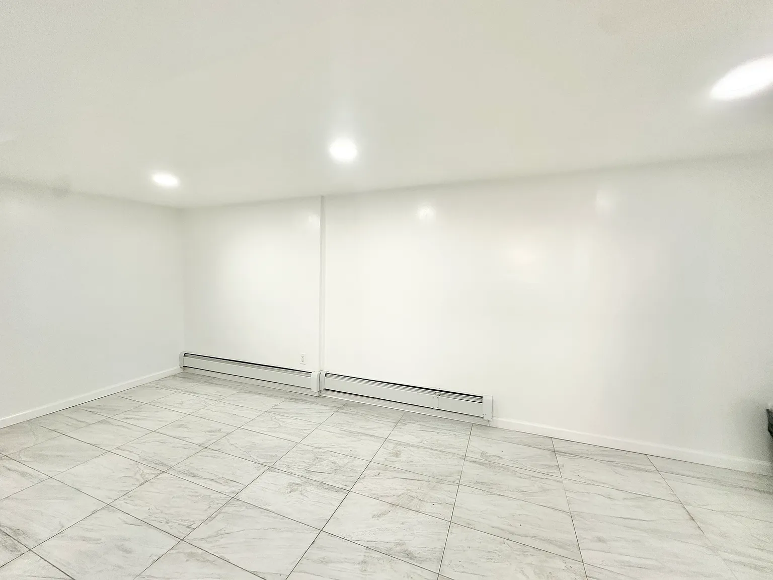 3 bed, 900 sqft, $2,400 — Photo 4