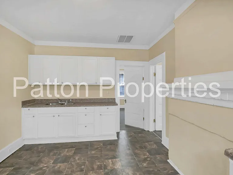 2229 Greene St — Photo 9