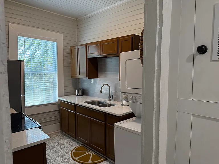 1511 Whitaker St #B — Photo 4