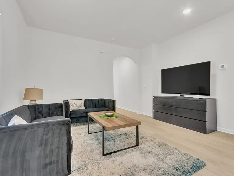 1110 Silverbend Trl — Photo 6