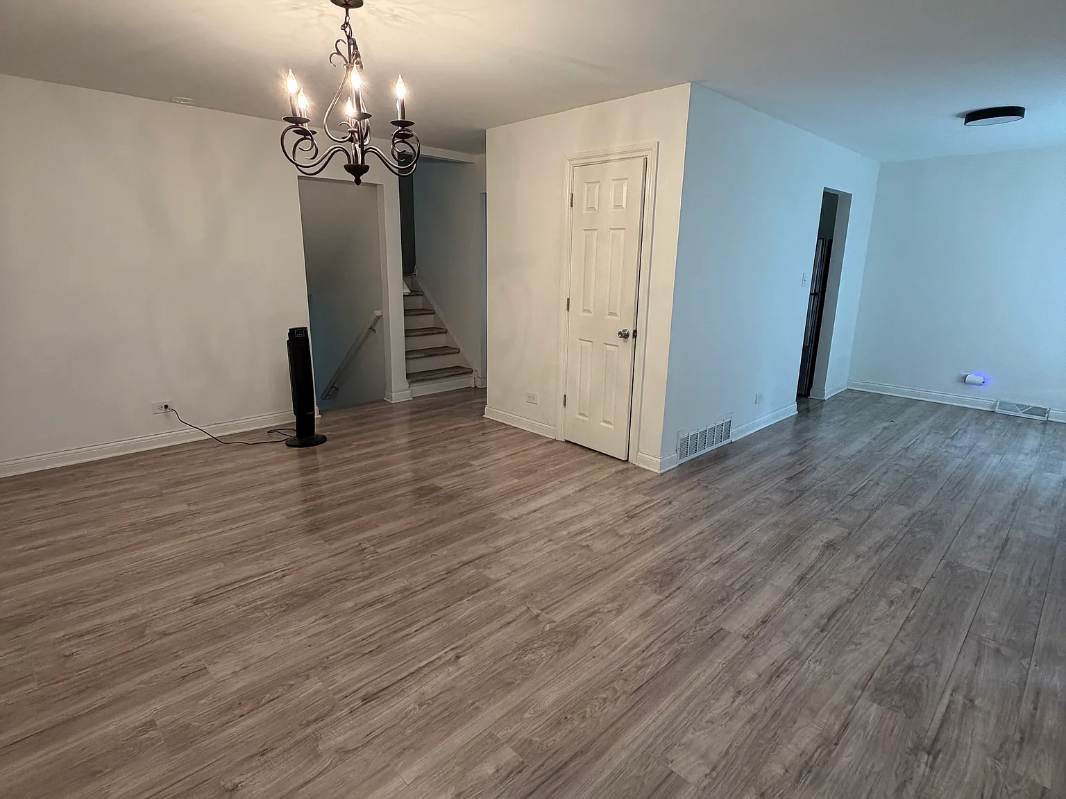 3 bed, 1000 sqft, $1,800 — Photo 3