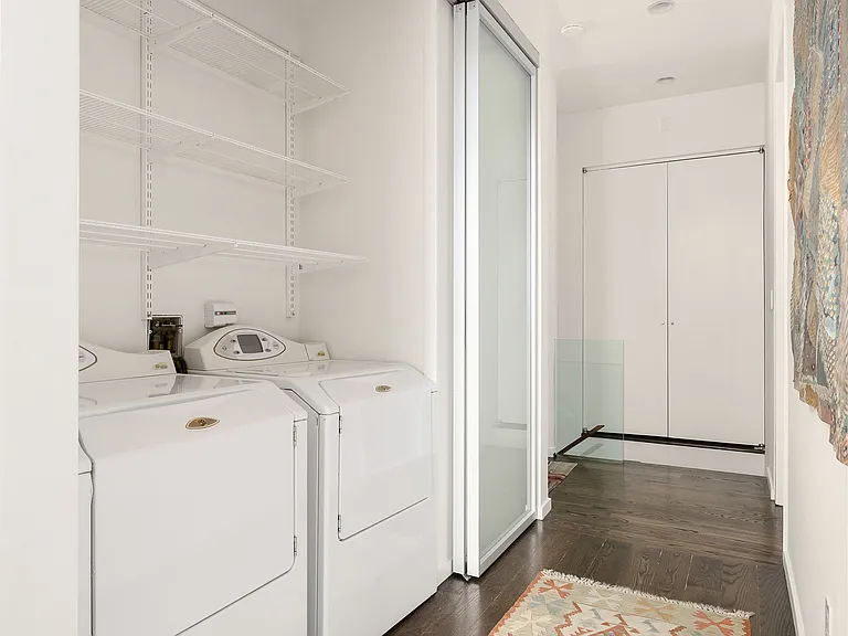 211 W 18th St #PENTHOUSE — Photo 18