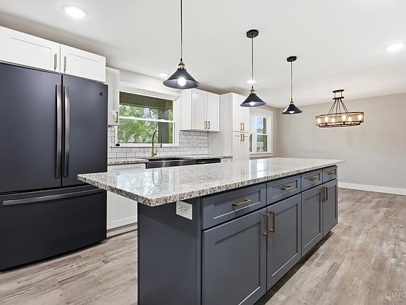 3rd image of 124 Lynnview Dr