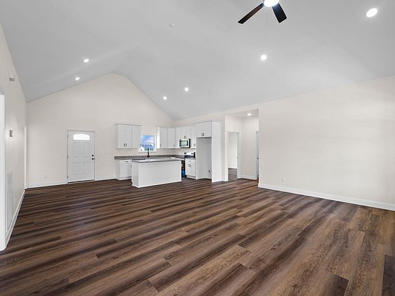 3rd image of 870 Michaels Rd