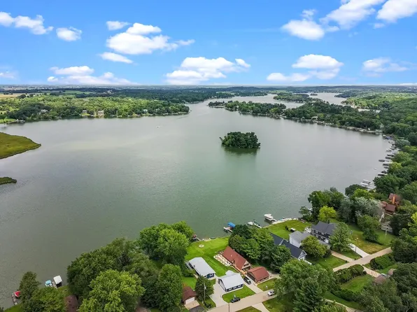 N7015 Oakwood ROAD, Whitewater, WI 53190