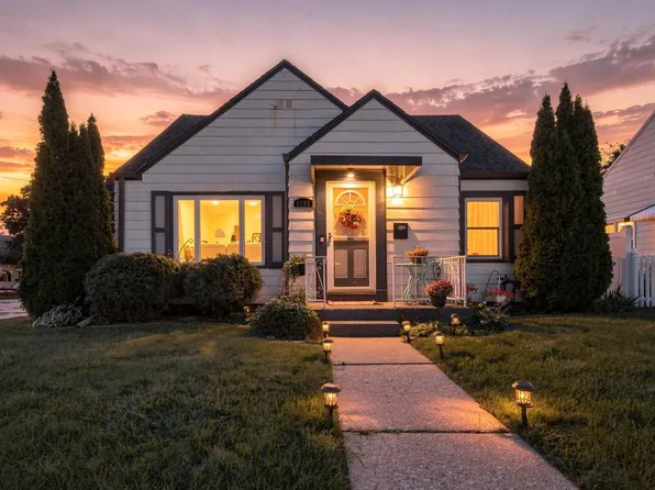 6501 W Arthur AVENUE, Milwaukee, WI 53219
