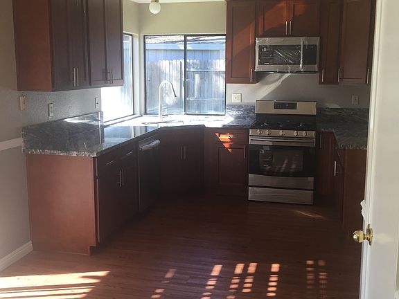 3rd image of 3504 Pinehill Way