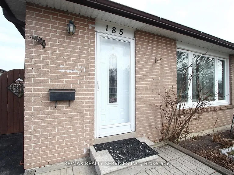 185 Earnscliffe Cir — Photo 4