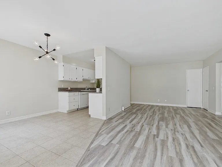 115 Doheny Apartments — Photo 45