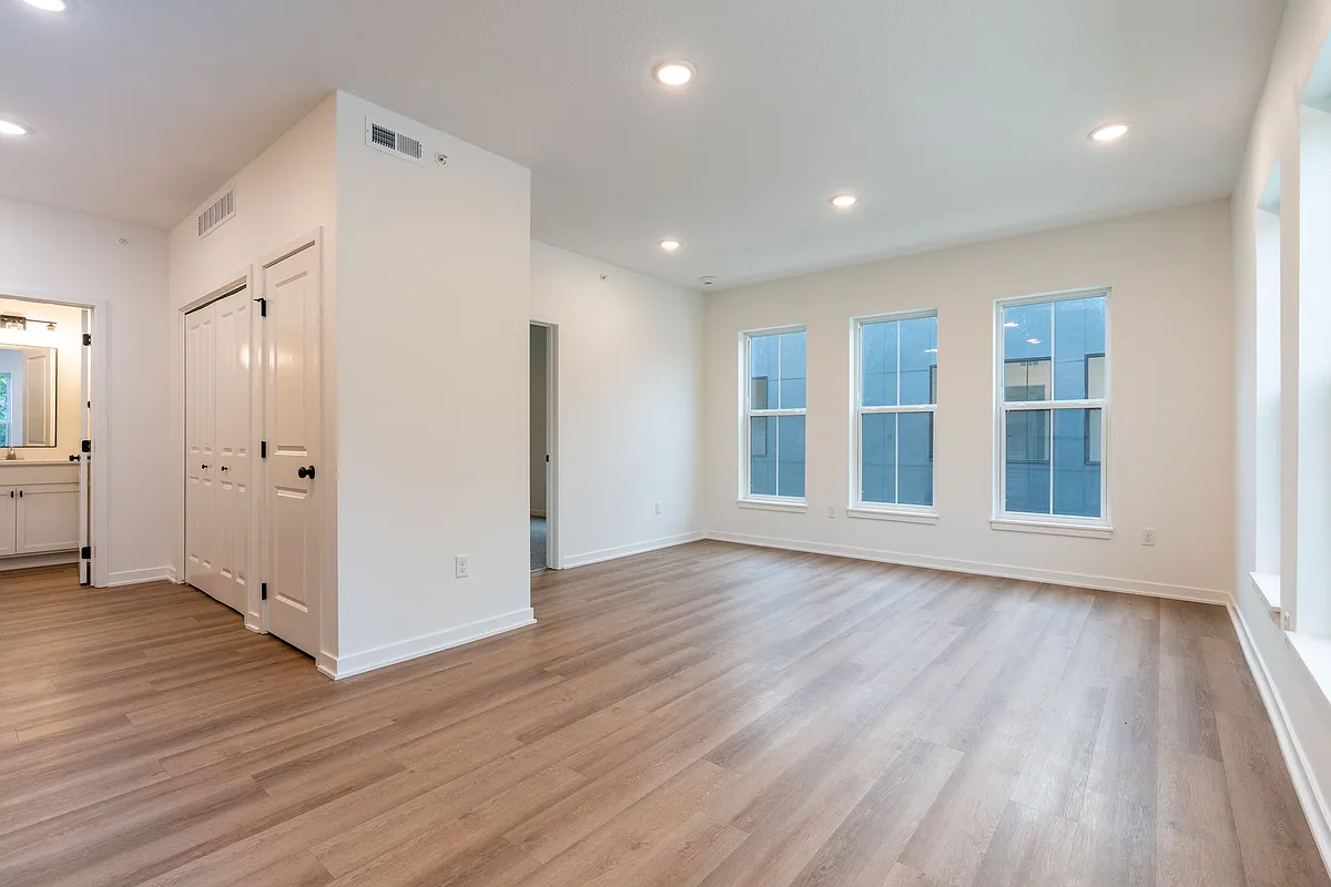 Building Photo - Forest Ave Rowhomes