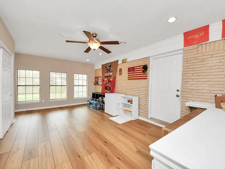 2806 Oak Dr — Photo 30