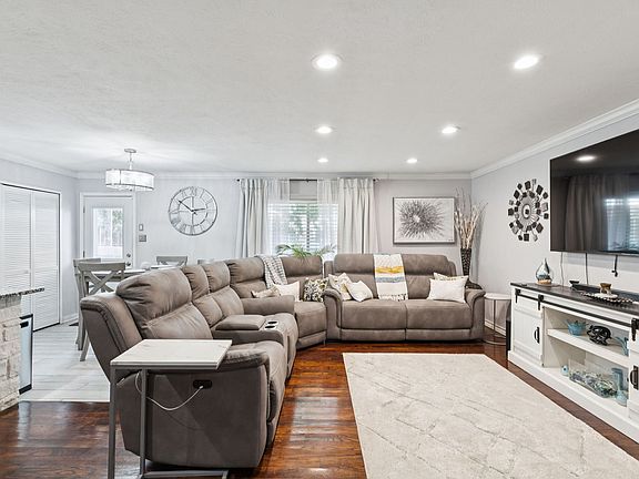 4th image of 153 W Way Dr