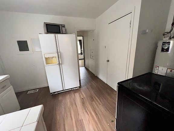 4th image of 845 W Pacific Ave