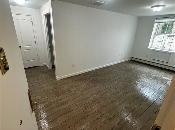 253 East 206th Street image 7 of 7