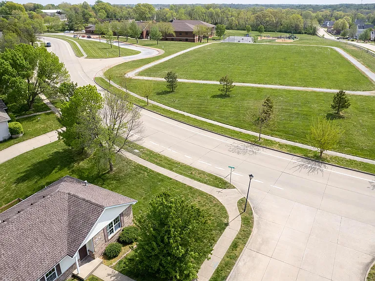 1305 Omaha Ct — Photo 33