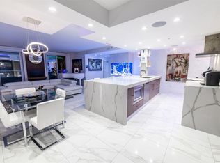 199 Drake St #Penthouse, Vancouver, BC V6Z 2T9
