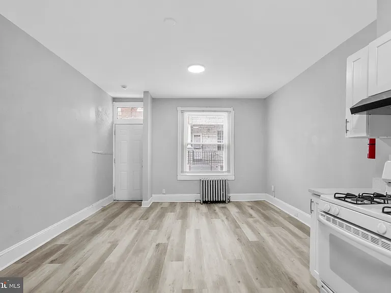 3231 N Hope St — Photo 5