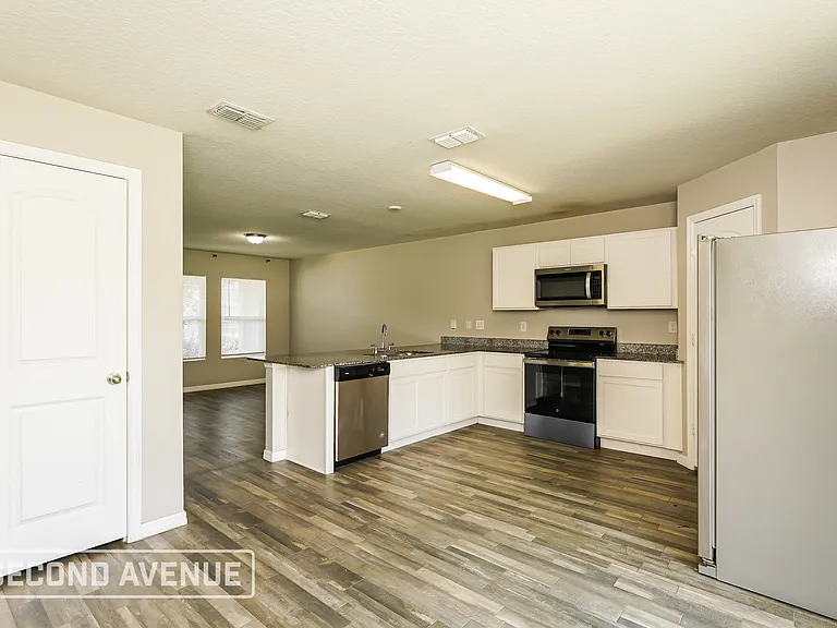 41 Raemoor Dr — Photo 8