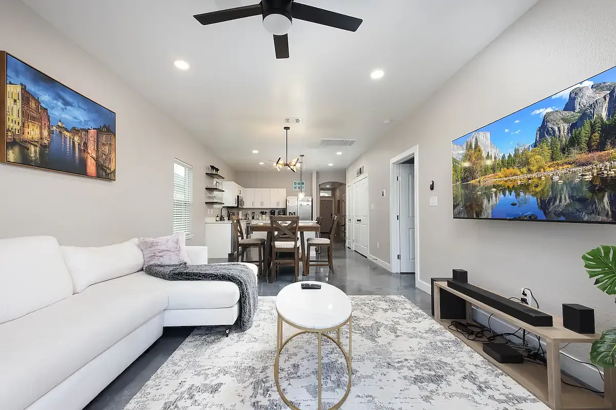 3 bed, $2,499 — Photo 2