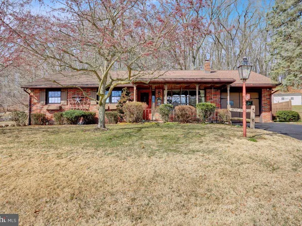 335 Hartz Rd, Fleetwood, PA 19522