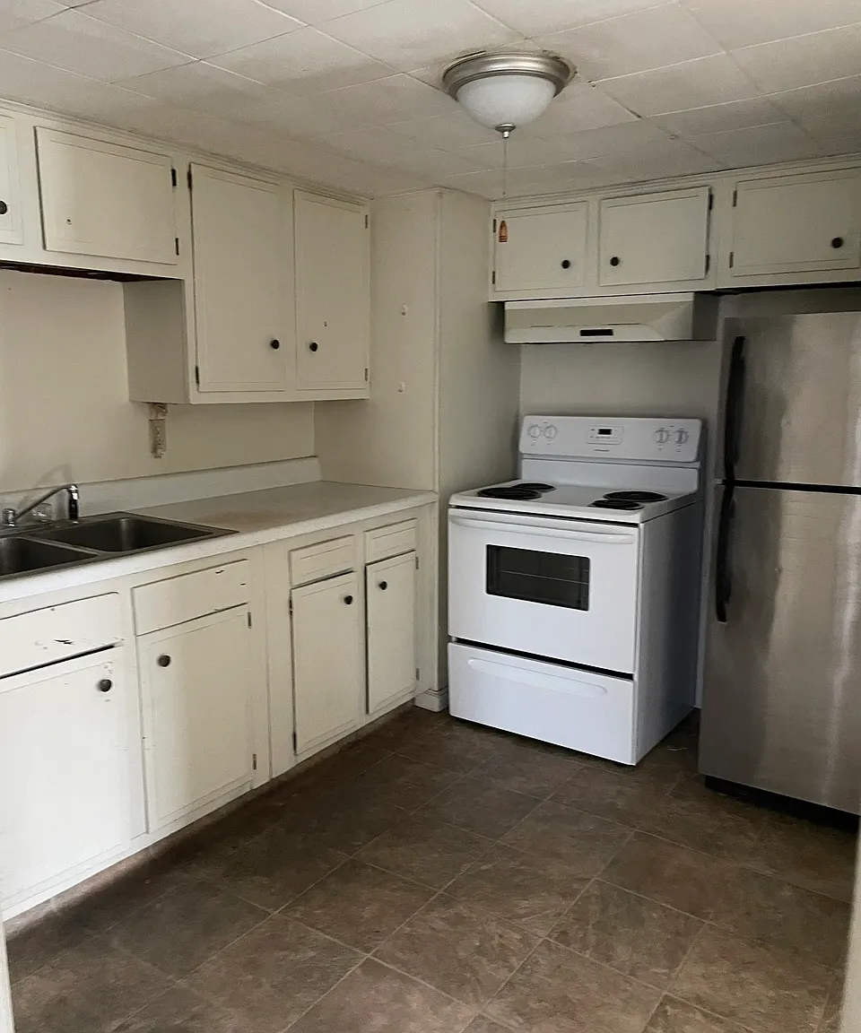 1 bed, $985 — Photo 1