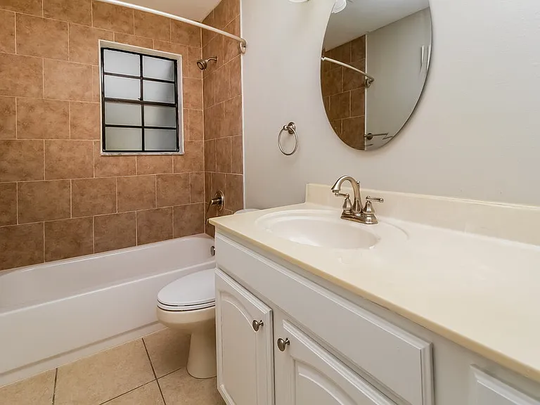 1240 Crossfield Dr — Photo 14