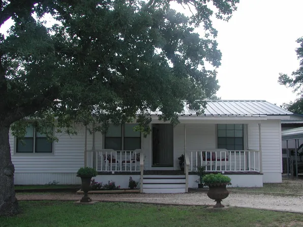 126 River Oaks Dr, Cedar Creek, TX 78612