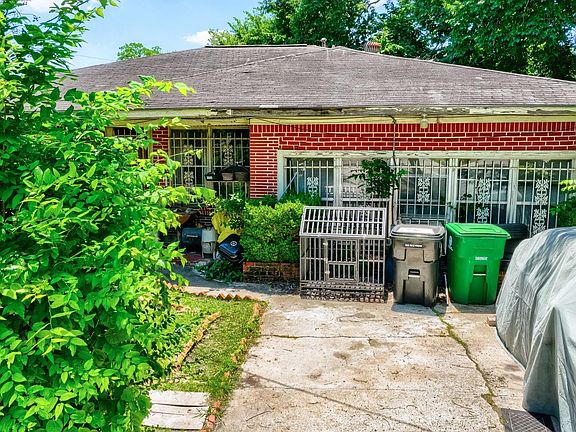 5th image of 4538 Larkspur St