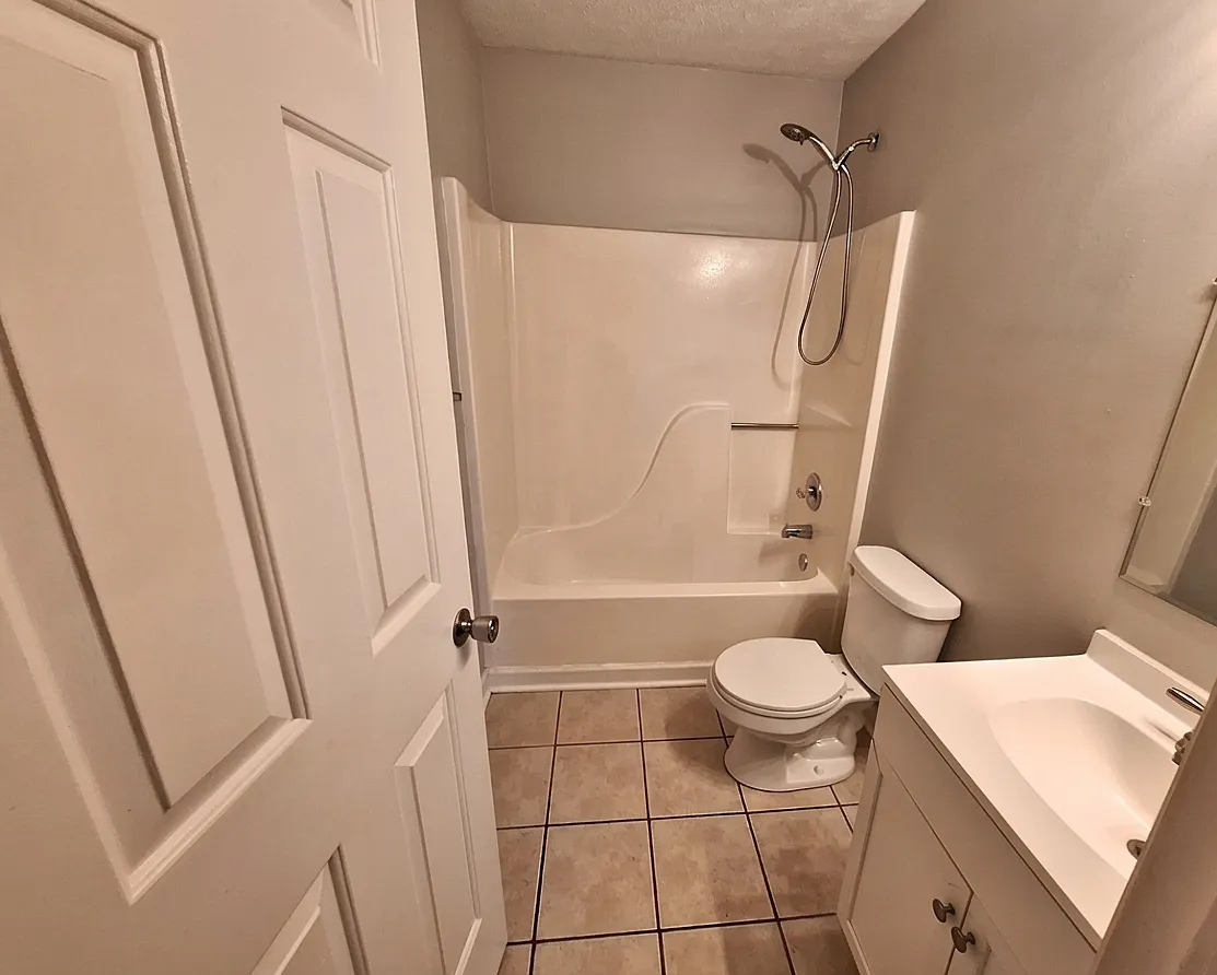 118 N Poole St - B — Photo 3