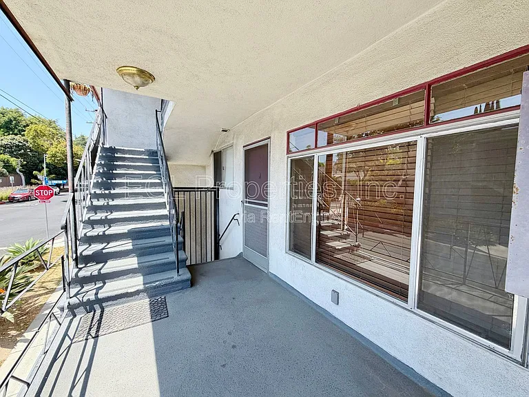 1168 N Curson Ave #2 — Photo 10