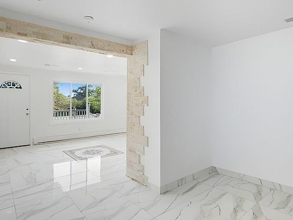 4th image of 2075 Gulliver Dr